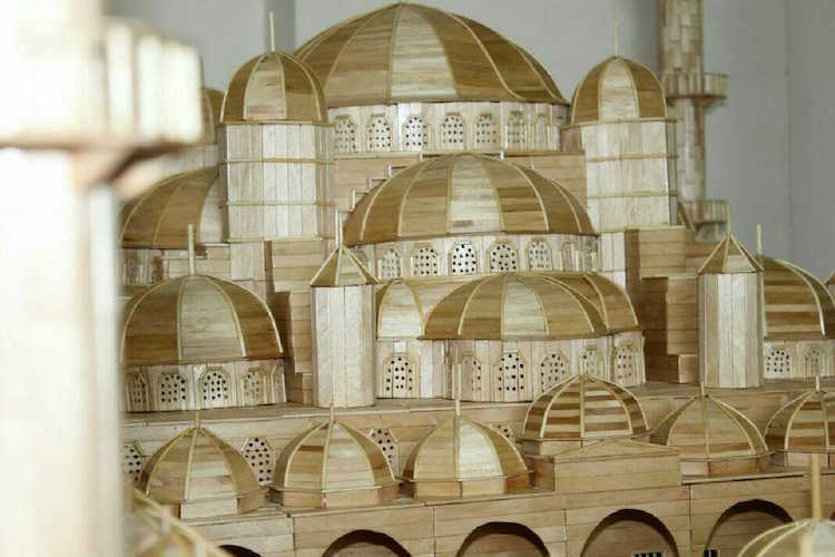 ماکت مسجد آبی ترکیه با 15000 چوب بستنی